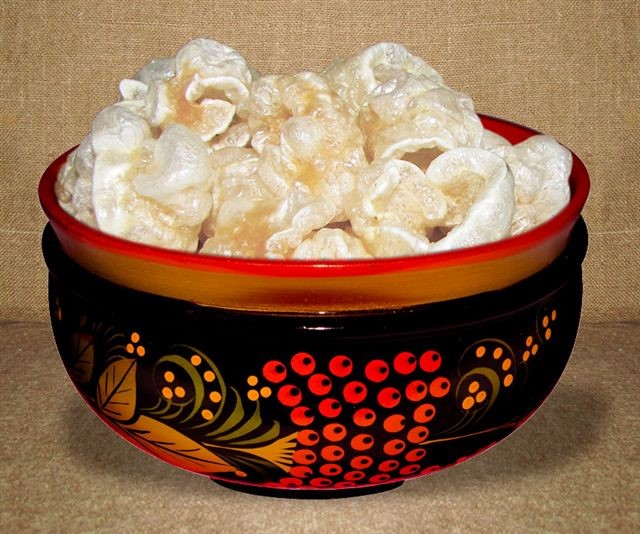 Закусочный продукт з свинячих шкурок