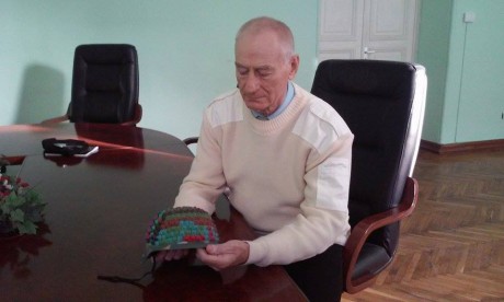 Рівненський винахідник та його учень-семикласник створили рельєфну каску