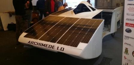 Італійці створили електромобіль, який працює від енергії сонця і на 95% підлягає вторинній переробці