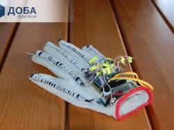 Українка створила рукавичку, яка озвучує мову жестів